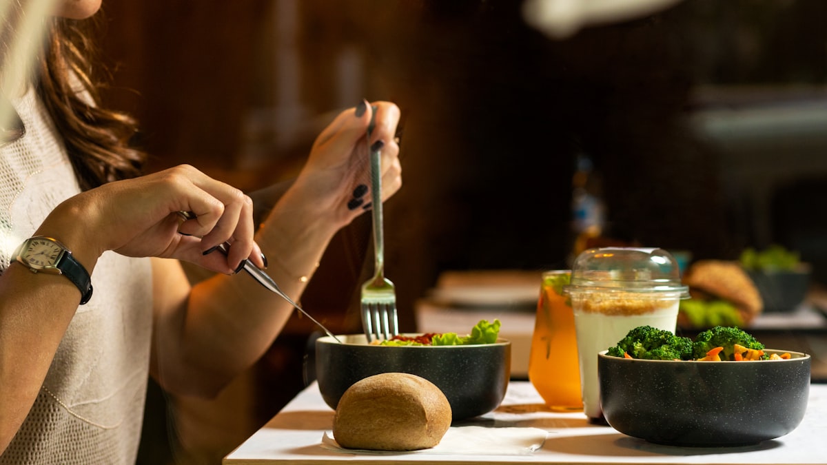 Alimentazione equilibrata con frutta e verdura
